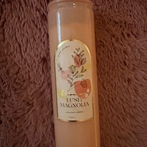 Lush Magnolia Scented Candle - Cream